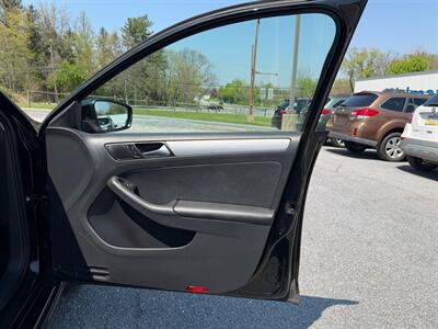 2015 Volkswagen Jetta SE - Photo 17 - Jonestown, PA 17038