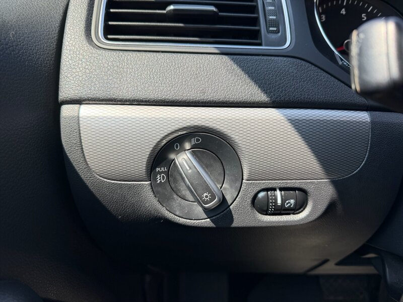 2015 Volkswagen Jetta SE - Photo 25 - Jonestown, PA 17038
