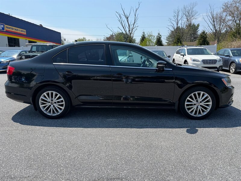 2015 Volkswagen Jetta SE - Photo 5 - Jonestown, PA 17038