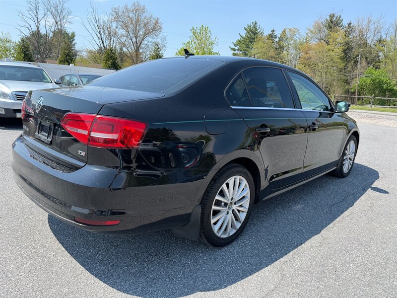 2015 Volkswagen Jetta SE - Photo 6 - Jonestown, PA 17038