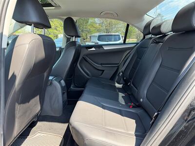2015 Volkswagen Jetta SE - Photo 12 - Jonestown, PA 17038