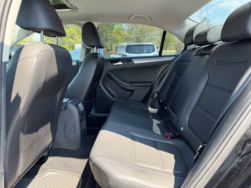 2015 Volkswagen Jetta SE - Photo 12 - Jonestown, PA 17038