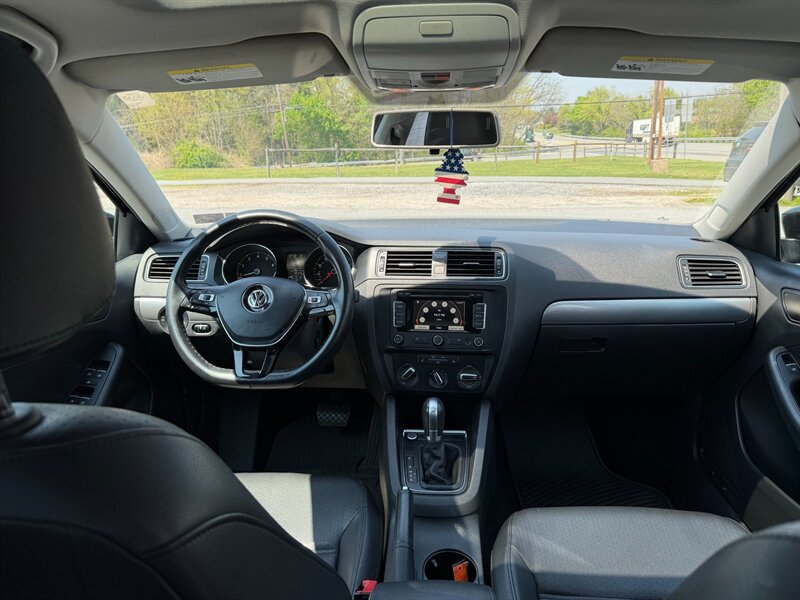 2015 Volkswagen Jetta SE - Photo 16 - Jonestown, PA 17038