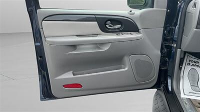 2009 GMC Envoy SLE - Photo 7 - Jonestown, PA 17038
