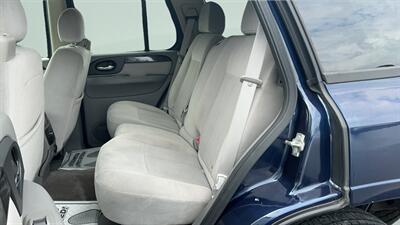 2009 GMC Envoy SLE - Photo 9 - Jonestown, PA 17038