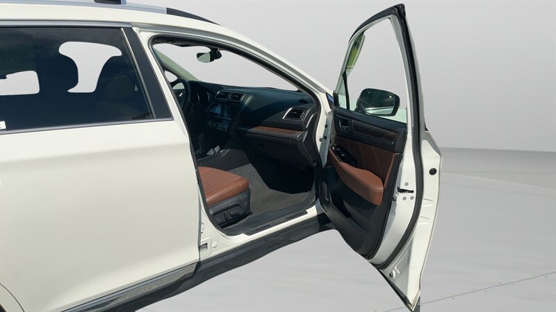 2017 Subaru Outback 2.5i Touring - Photo 11 - Jonestown, PA 17038