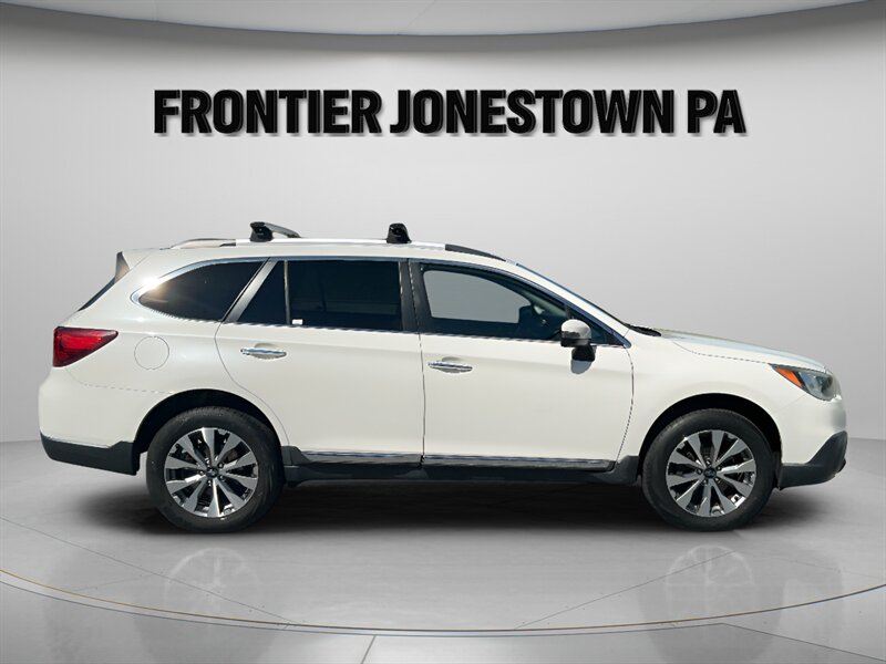 2017 Subaru Outback 2.5i Touring - Photo 4 - Jonestown, PA 17038