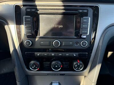 2015 Volkswagen Passat 2.0L TDI SE   - Photo 15 - Jonestown, PA 17038
