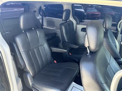 2011 Chrysler Town & Country Touring   - Photo 7 - Phoenix, AZ 85015