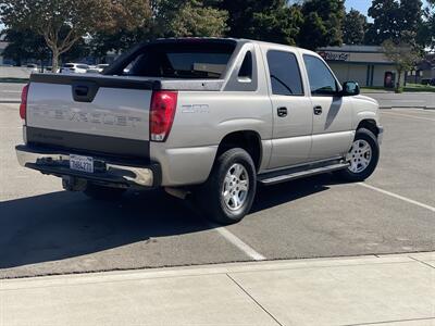 2004 Chevrolet Avalanche 1500   - Photo 2 - Tracy, CA 95376