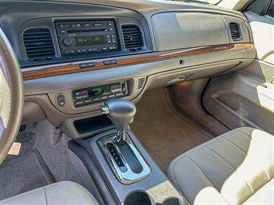 2006 Ford Crown Victoria LX Sport   - Photo 11 - Sierra Vista, AZ 85635