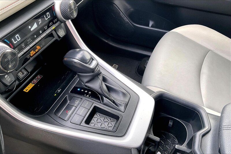 2023 Toyota RAV4 XLE Premium - Photo 16 - Ponce, AL 00717