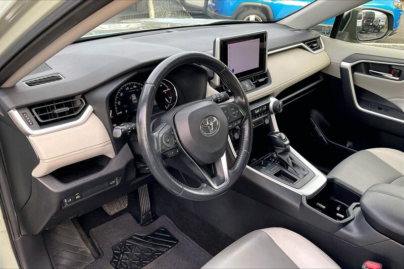2023 Toyota RAV4 XLE Premium - Photo 13 - Ponce, AL 00717
