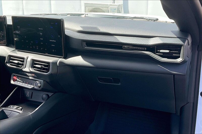 2024 Ford Mustang GT - Photo 16 - Ponce, AL 00717