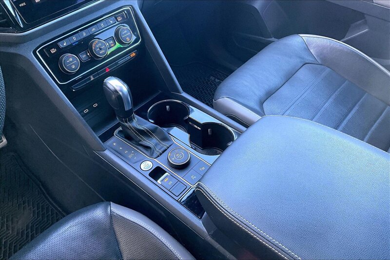 2023 Volkswagen Atlas Cross Sport V6 SEL Premium R-Line 4Mo - Photo 16 - Ponce, AL 00717