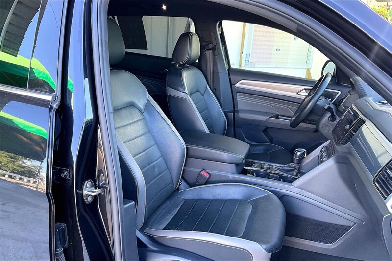 2023 Volkswagen Atlas Cross Sport V6 SEL Premium R-Line 4Mo - Photo 7 - Ponce, AL 00717