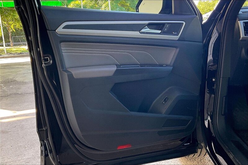 2023 Volkswagen Atlas Cross Sport V6 SEL Premium R-Line 4Mo - Photo 22 - Ponce, AL 00717