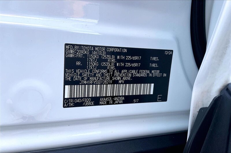 2025 Toyota RAV4 LE - Photo 33 - Ponce, AL 00717