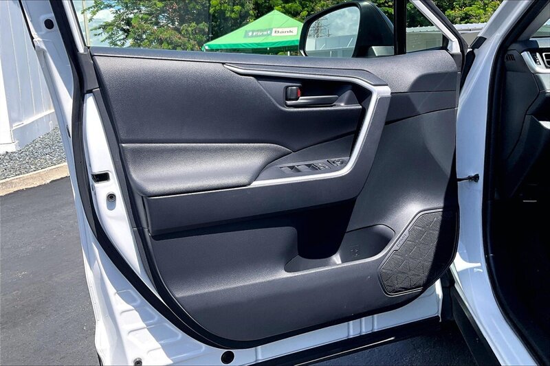 2025 Toyota RAV4 LE - Photo 23 - Ponce, AL 00717