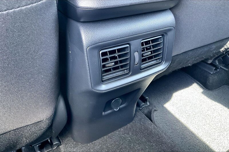 2025 Toyota RAV4 LE - Photo 32 - Ponce, AL 00717