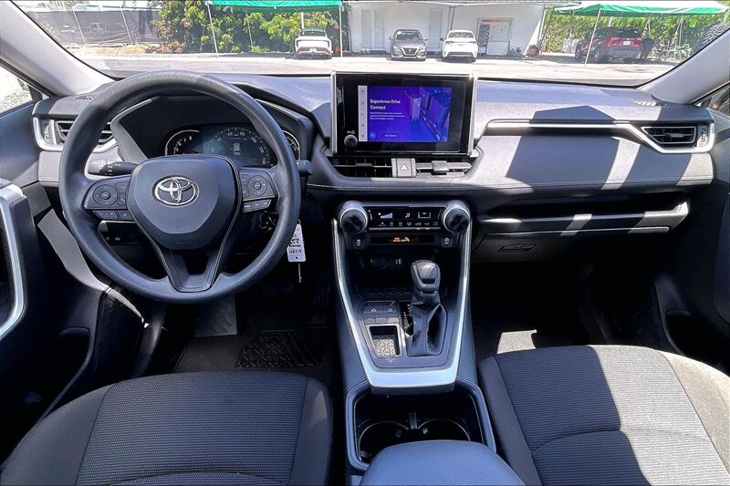 2025 Toyota RAV4 LE - Photo 15 - Ponce, AL 00717