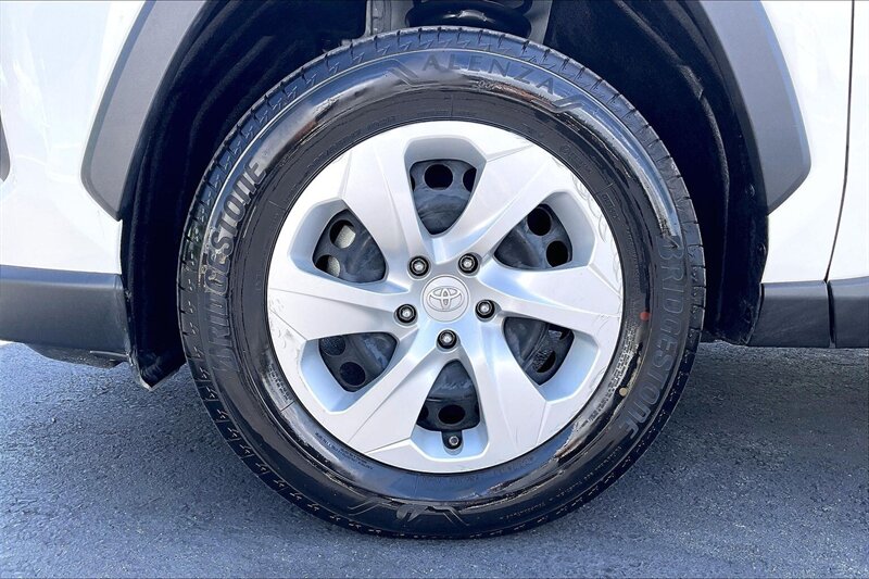 2025 Toyota RAV4 LE - Photo 9 - Ponce, AL 00717