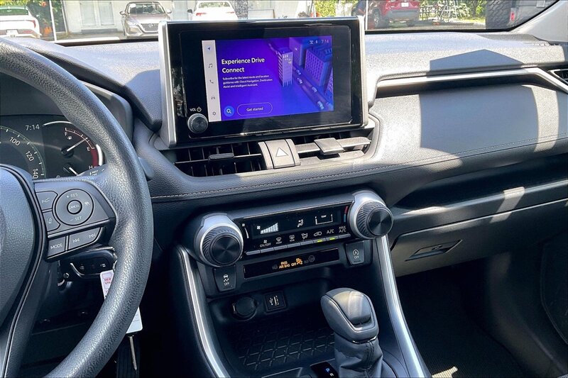2025 Toyota RAV4 LE - Photo 6 - Ponce, AL 00717