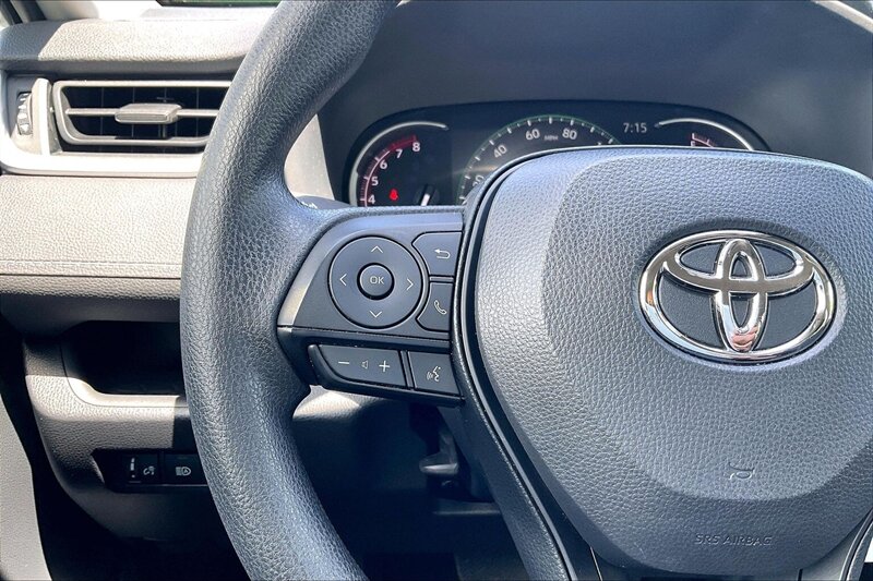 2025 Toyota RAV4 LE - Photo 18 - Ponce, AL 00717