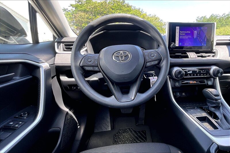2025 Toyota RAV4 LE - Photo 5 - Ponce, AL 00717