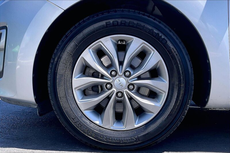 2020 Kia Sedona LX - Photo 8 - Ponce, AL 00717