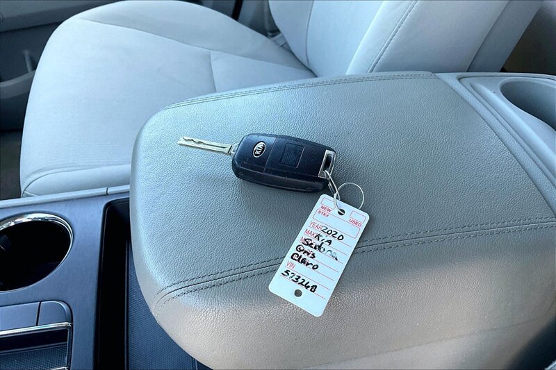 2020 Kia Sedona LX - Photo 10 - Ponce, AL 00717