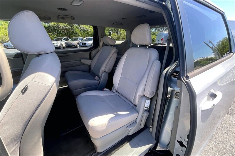 2020 Kia Sedona LX - Photo 25 - Ponce, AL 00717