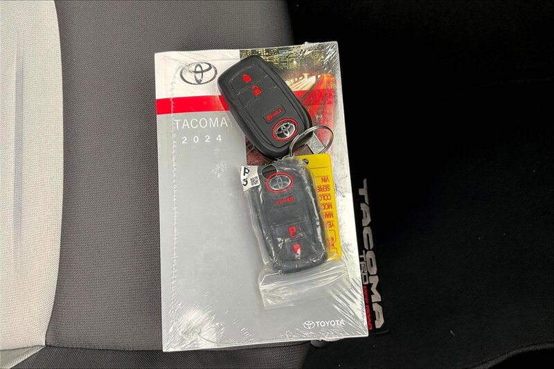 2024 Toyota Tacoma TRD Sport - Photo 11 - Ponce, AL 00717