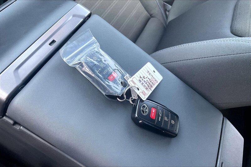 2026 Toyota RAV4 SE - Photo 11 - Ponce, AL 00717