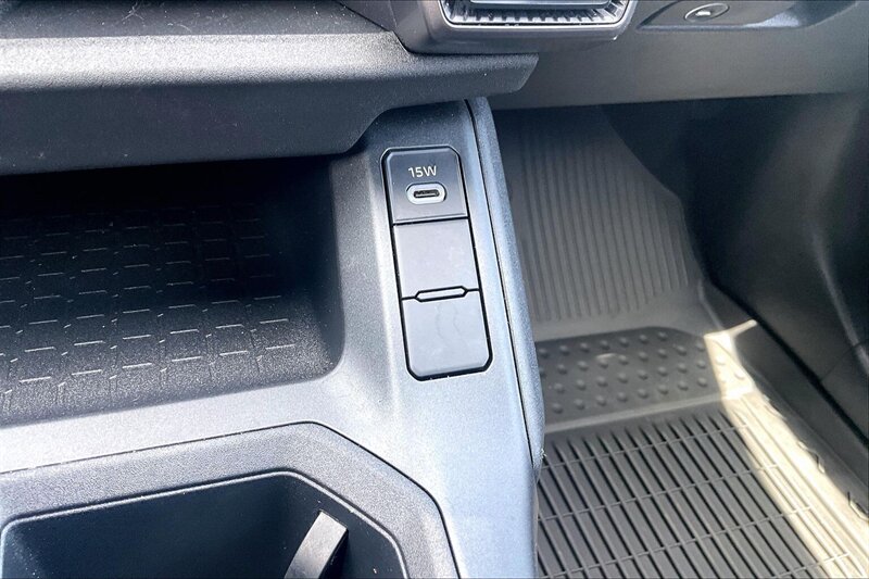 2026 Toyota RAV4 SE - Photo 33 - Ponce, AL 00717