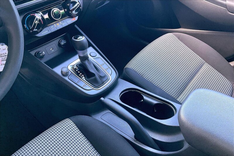 2022 Hyundai KONA SE - Photo 16 - Ponce, AL 00717