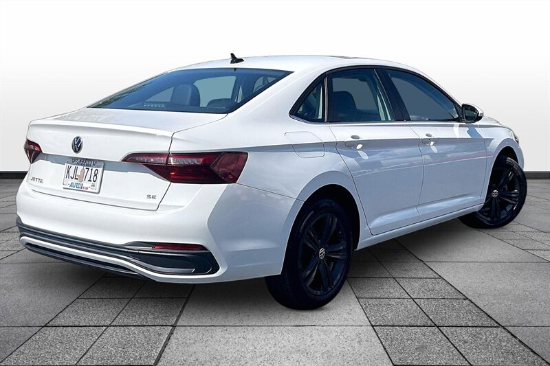 2024 Volkswagen Jetta SE - Photo 13 - Ponce, AL 00717