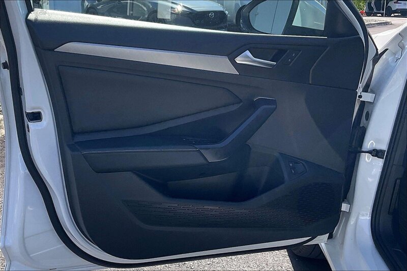 2024 Volkswagen Jetta SE - Photo 23 - Ponce, AL 00717