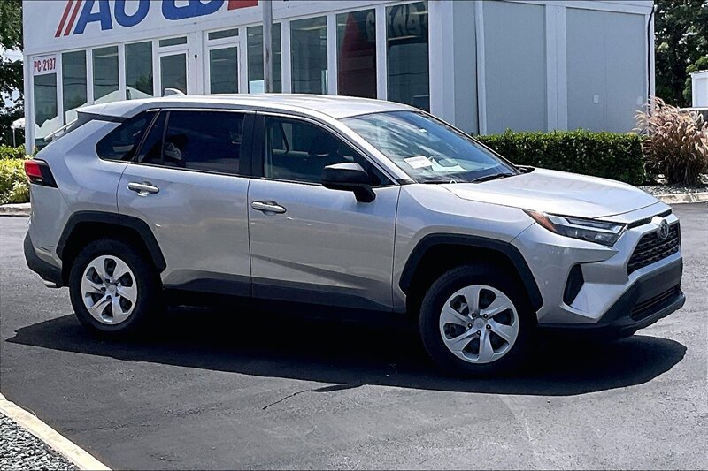 2023 Toyota RAV4 LE  