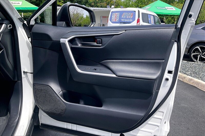 2024 Toyota RAV4 Hybrid LE - Photo 24 - Ponce, AL 00717