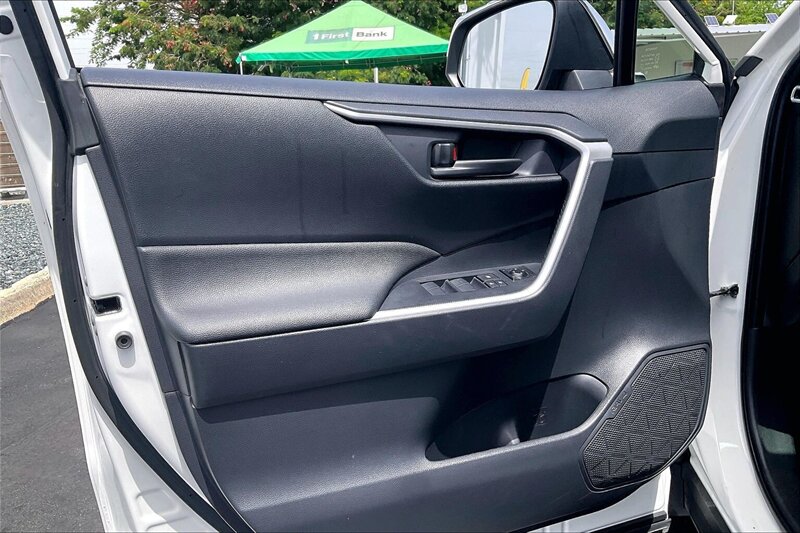 2024 Toyota RAV4 Hybrid LE - Photo 23 - Ponce, AL 00717