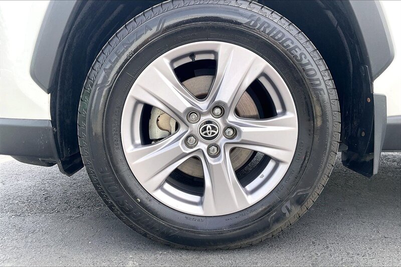 2024 Toyota RAV4 Hybrid LE - Photo 9 - Ponce, AL 00717