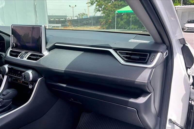 2024 Toyota RAV4 Hybrid LE - Photo 16 - Ponce, AL 00717