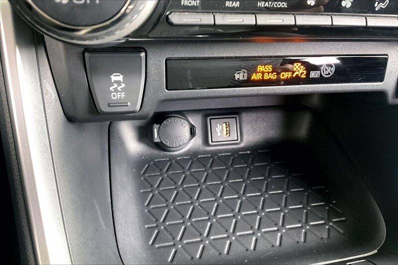 2024 Toyota RAV4 Hybrid LE - Photo 31 - Ponce, AL 00717