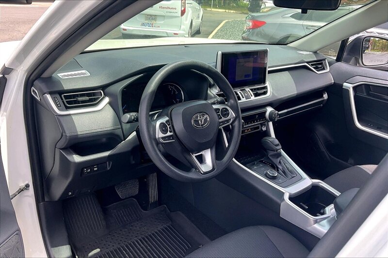 2024 Toyota RAV4 Hybrid LE - Photo 14 - Ponce, AL 00717