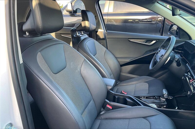 2025 Kia Niro EX Touring - Photo 7 - Ponce, AL 00717