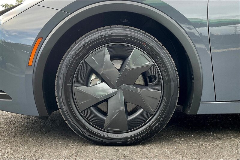 2025 Toyota Prius Plug-in Hybrid SE - Photo 9 - Ponce, AL 00717