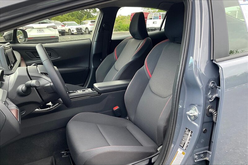 2025 Toyota Prius Plug-in Hybrid SE - Photo 24 - Ponce, AL 00717