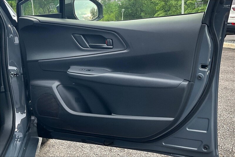 2025 Toyota Prius Plug-in Hybrid SE - Photo 23 - Ponce, AL 00717