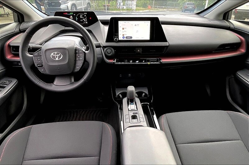 2025 Toyota Prius Plug-in Hybrid SE - Photo 14 - Ponce, AL 00717